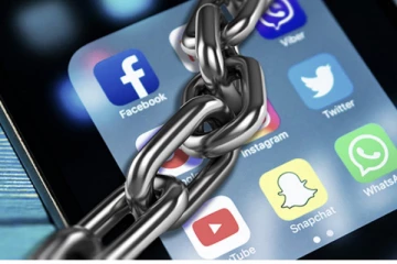 ඉදිරියේදි සමාජ මාධ්ය වලට රජයෙන් දැඩි නියාමන..? රාජ්ය අමාත්යවරයෙකු සිදු කළ ප්රකාශය..