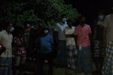 மாதகல் கடலில் அத்துமீறி உள்நுழைந்த இந்திய படகுகள்