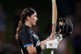 T20 கிரிக்கெட்டில் ஆண்கள் கூட செய்யாத சாதனையை படைத்த நியூசிலாந்து வீராங்கனை
