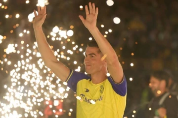 பல கோடிகளுக்கு ஒப்பந்தம் செய்த சவுதி கிளப்! வாய் தவறி ரொனால்டோ சொன்ன வார்த்தை... வீடியோ