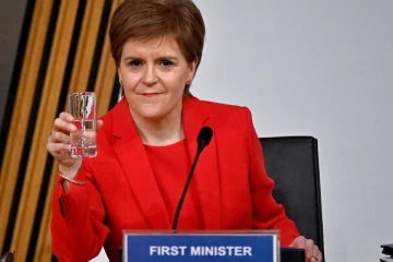 பிரித்தானியாவின் பிரபல நகரங்களுக்கு பயணிக்க தடை விதித்த அண்டை நாடு!