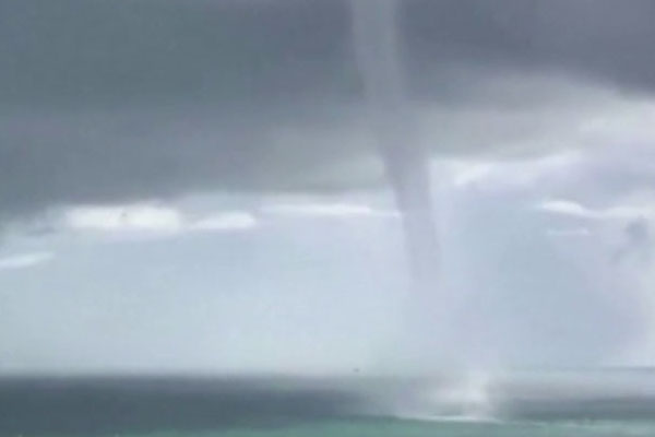 கடல் நீரை உறிஞ்சும் மேகக்கூட்டங்கள் | Clouds Absorb Sea Water