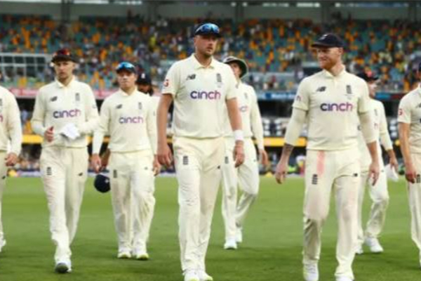 எனக்கு வேற வழி தெரியலை ஆத்தா  : அணியில் அதிரடி மாற்றங்களை கொண்டு வரும் இங்கிலாந்து - தமிழ்நாடு