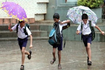 கனமழை எதிரொலி.. எந்தெந்த மாவட்டங்களுக்கு பள்ளி கல்லூரி விடுமுறை?