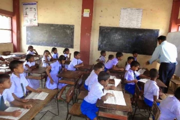 வகுப்பறையில் மாணவர்களிடையே கோவிட் தொற்று பரவுமா? வைத்தியர் வெளியிட்ட தகவல்