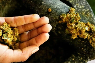 தலைவலியை அலற விடும் வெற்றிலை துவையல்! அரை நொடியில் செய்து ருசியுங்கள்