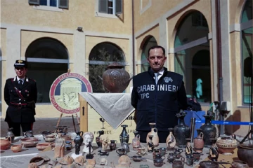 සොරකම් වූ උරුමය නැවතත් ඉතාලියට