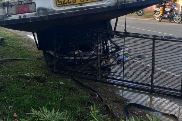 தமிழர் பகுதியில் அதிகாலையில் நேர்ந்த விபத்து ; மாட்டுடன் மோதி குடைசாய்ந்த கப்ரக வாகனம் | Early Morning Accident Overturned Pickup Truck