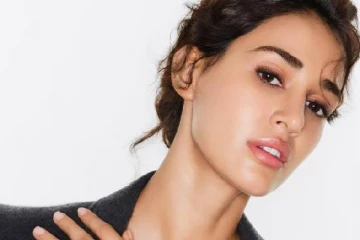 கிளாமரில் மிரட்டும் கங்குவா பட நடிகை திஷா பதானி... புகைப்படங்கள்..