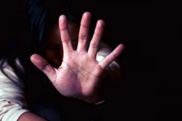 தாயார் மரணம் ; சொந்த மகள்கள் தந்தையால் பாலியல் துஷ்பிரயோகம்