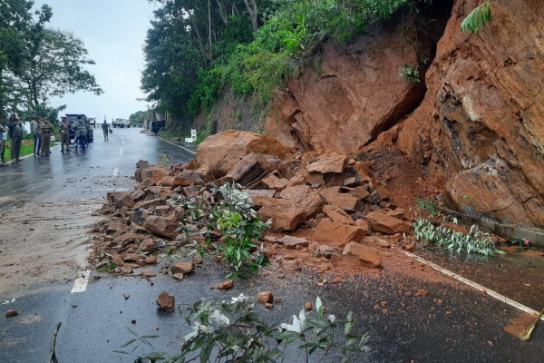 மலையக பகுதிகளுக்கு தொடரும் எச்சரிக்கை | Landslide Warning Continues For Hilly Areas