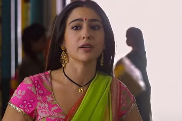 ரகசியமாக டேட்டிங் சென்ற தனுஷ பட நடிகை.. யாருடன் பாருங்க? வைரல் வீடியோ | Sara Ali Khan Dating With Shubman Gill