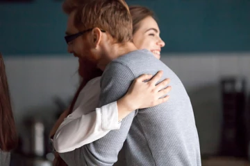 இலங்கையில் கட்டிப்பிடிக்க விதிக்கப்பட்ட தடை