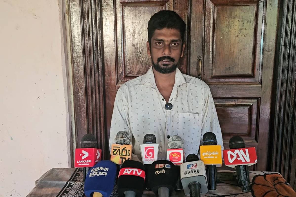 அரசியல் பிழைப்புக்காக மோசமான வேலைகளை செய்யும் மானிப்பாய் தவிசாளர் : உறுப்பினர் அச்சுதபாயன் குற்றச்சாட்டு | Manipay Thavisalar Do Menial Jobs Achuthapayan அரசியல் பிழைப்புக்காக மோசமான வேலைகளை செய்யும் மானிப்பாய் தவிசாளர் : உறுப்பினர் அச்சுதபாயன் குற்றச்சாட்டு | Manipay Thavisalar Do Menial Jobs Achuthapayan