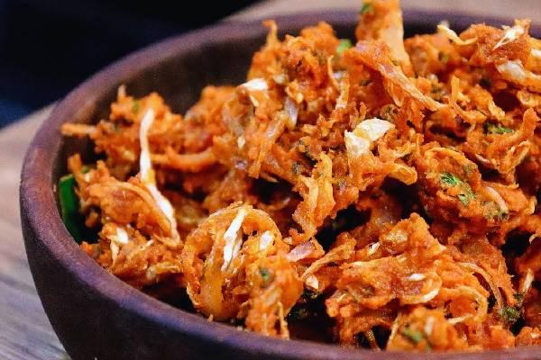 குழந்தைகளை குஷியாக்கும் மொறு மொறு வெங்காய பக்கோடா! வெறும் பத்தே நிமிடம் போதும் | Tasty Wheat Onion Pakoda Recipe In Tamil