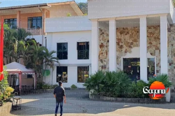 කුරුණෑගල හිටපු නගරාධිපති මහ නගර සභාවේ ඉඩමක් බිරිඳගේ නමට ගෙන සුවිසල් මාලිගාවක් හදලා