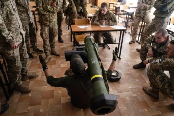 உக்ரைனுக்கு மேலும் இராணுவ உதவியை வழங்கும் பிரபல நாடு!