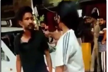 நடுரோட்டில் பெண் செய்த காரியம் என்ன நடந்தது தெரியுமா?