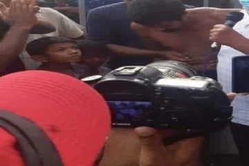 நீதி கோரி வீதிக்கு இறங்கிய மஹிந்த!! (காணொளி)