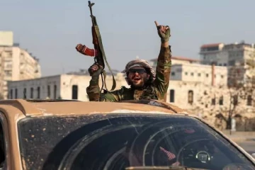 தலைநகரை சுற்றி வளைத்த கிளர்ச்சியாளர்கள்... ஜனாதிபதி தப்பியிருக்கலாம் என தகவல்