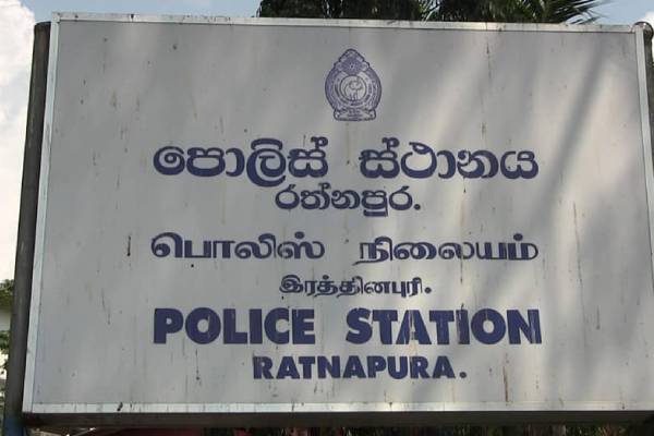 காவல்துறை அதிகாரிகள் இருவர் பணி இடைநீக்கம் | 2 Officers Of Ratnapura Police Have Been Suspended