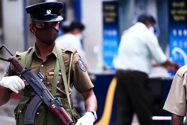 மட்டக்களப்பில் கசிப்பு உற்பத்தியில் ஈடுபட்ட 6 பேர் கைது...! | Batticaloa Moonshine Bust Six Arrested மட்டக்களப்பில் கசிப்பு உற்பத்தியில் ஈடுபட்ட 6 பேர் கைது...! | Batticaloa Moonshine Bust Six Arrested