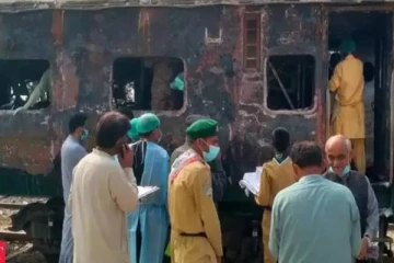 வெளிநாடொன்றில் ஓடும் ரயிலில் பாரிய தீ விபத்து: 3 குழந்தைகள் உட்பட 7 பேர் உயிரிழப்பு