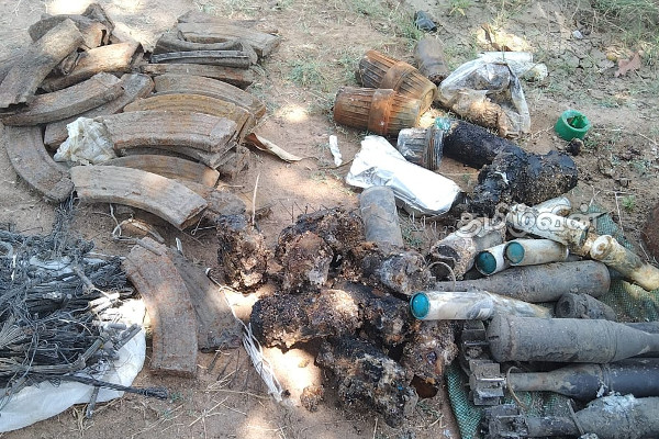 கிளிநொச்சியில் வெடிபொருட்களை மீட்கும் நடவடிக்கையில் விசேட அதிரடிப்படையினர்(Photos) | Special Force Explosive Recovery Paranthan