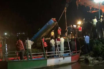 பீகாரின் கங்கை ஆற்றில் படகு கவிழ்ந்து 13 சிறுவர்கள் உயிரிழப்பு