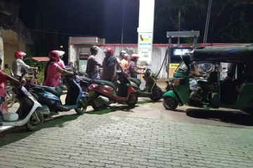 அச்சுவேலியில் எரிபொருள் விநியோகம் (PHOTOS)