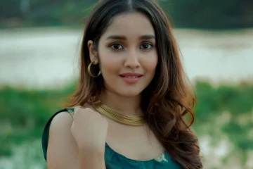 ஷார்ட் உடையில் அனிகா சுரேந்திரன்.. லேட்டஸ்ட் ஸ்டில்கள்