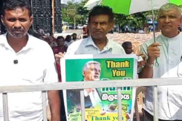பேரணியில் நாமல் ராஜபக்ச ; ரணிலுக்கு நன்றி தெரிவித்து பாதாதை | Nugegoda Rally Begins Gratitude Owed To Ranil