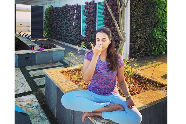 மளமளவென உயர்ந்த ஐஸ்வர்யாவின் சொத்து மதிப்பு.... பல கோடிகளுக்கு அதிபதி! எவ்வளவு தெரியுமா? | Aishwarya Property Dhanush