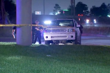 அமெரிக்காவில் கண்காட்சி நிகழ்ச்சியில் சரமாரி துப்பாக்கிச்சூடு! 10 பேர் படுகாயம்