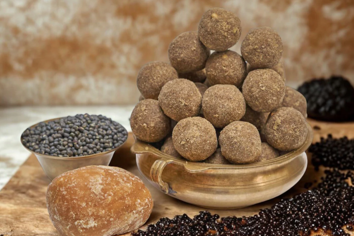 தினம் ஒன்று போதும்.., சத்தான கருப்பு உளுந்து லட்டு எப்படி செய்வது? | Healthy Laddu Recipe In Tamil