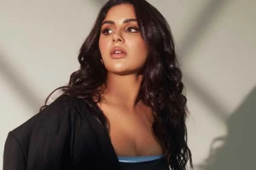 தாறுமாறான லுக்கில் தனுஷ் பட நடிகை சம்யுக்தாவின் போட்டோஷூட்..