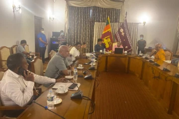 ජනපති සහ අගමැති ඉවත් විය යුතු බව පක්ෂ නායක රැස්වීමේදී තීරණය කෙරේ..! තාවකාලික ජනපතිවරයෙකු පත් කර ගැනීමට සැරසේ - රවුෆ් හකීම්