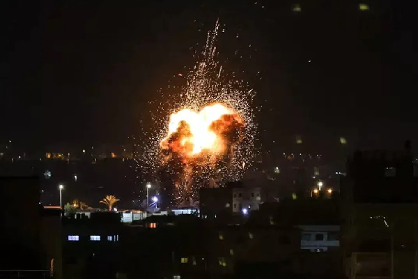 லெபனான் மீது வான் தாக்குதல் - இஸ்ரேல் அதிரடி | Airstrikes On Lebanon Israel In Action