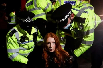 "சுமார் 50 பொலிஸார் என்னை அச்சுறுத்தினர்" சாரா எவரார்டு விழிப்புணர்வு கூட்டத்தில் கைது செய்யப்பட பெண் வெளியிட்ட அதிர்ச்சி தகவல்