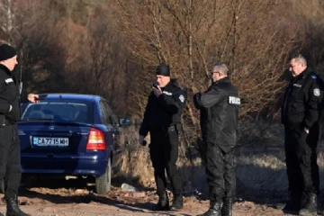 பல்கேரியாவில் கைவிடப்பட்ட கனரக வாகனம் ஒன்றில் இருந்து 18 பேர் சடலமாக மீட்பு - செய்திகளின் தொகுப்பு