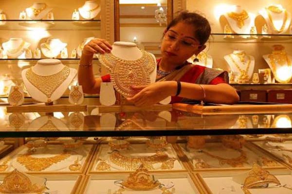 Today Gold Rate: வாரத்தின் முதல்நாள் உச்சம் தொட்ட தங்கத்தின் விலை! கவலையில் மக்கள் | Today Gold Rate July 21 2025 In Tamil