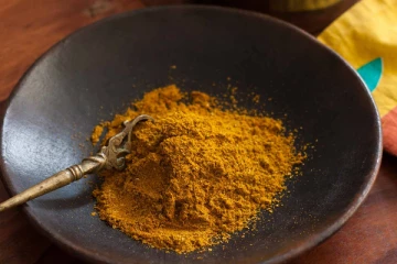 சமையலில் தவறுதலாக அதிகமா மஞ்சள் சேர்த்து விட்டதா...உடனே சரி செய்ய சூப்பர் ஐடியா!