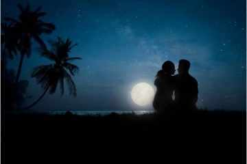 பீச்சில் இருள் சூழ்ந்த இடத்தில் உல்லாசமாக இருந்த காதல் ஜோடி - சுற்றி வளைத்த கும்பல்