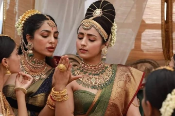 ஓவர் கிளாமரில் பொன்னியின் செல்வன் பட நடிகை.. வீடியோவை பாருங்க