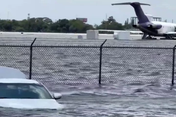ஃபுளோரிடாவில் விமானச் சேவைகளை ரத்து செய்த கனமழை!