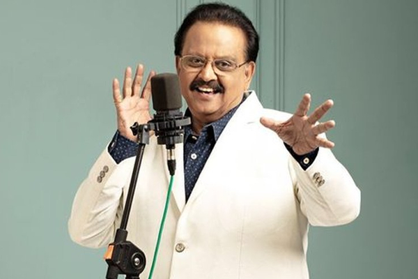 மறைந்த பாடகர் எஸ்.பி.பாலசுப்ரமணியமின் மகளை பார்த்துள்ளீர்களா.. அழகிய குடும்ப புகைப்படம்