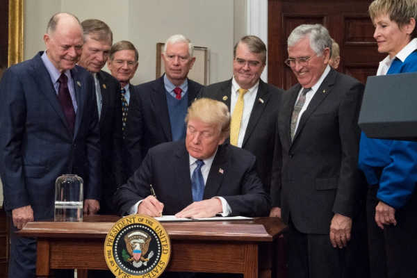 3 ஆண்டுகளில் நிலவுக்கு செல்ல உள்ள மனிதர்கள் - டிரம்ப் புதிய உத்தரவு | Trump Orders Send Humans To Moon Before 2028 3 ஆண்டுகளில் நிலவுக்கு செல்ல உள்ள மனிதர்கள் - டிரம்ப் புதிய உத்தரவு | Trump Orders Send Humans To Moon Before 2028