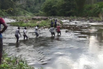 டெவோன் நீர்வீழ்ச்சியின் அடிப்பகுதியில் பெண்ணின் சடலம்!