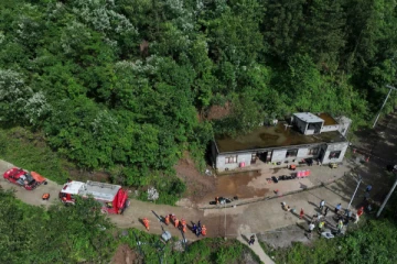 சீனாவில் ஏற்பட்ட நிலச்சரிவால் நால்வர் பலி