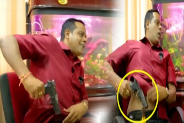 நேர்காணலிற்கு துப்பாக்கியோடு வந்த அமைச்சரால் பரபரப்பு! | Sanath Nishantha Came To The Interview With A Gun